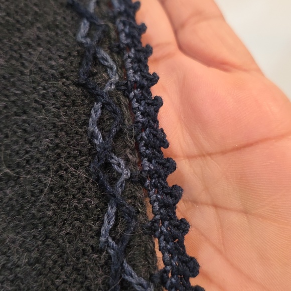 Vintage Peruvian Fashion Embroidered Black And Blue  Wool Sweater - Picture 6 of 12